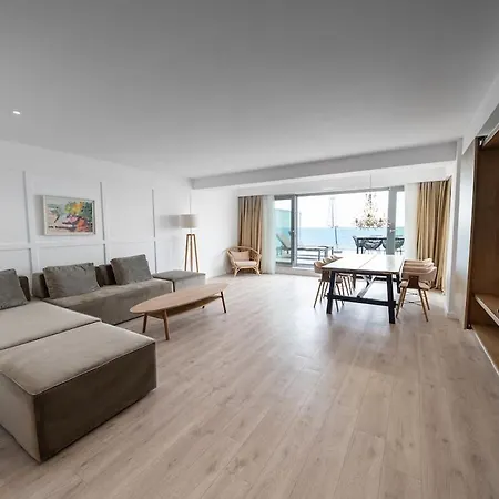 Deluxe Penthouse With Sea View At Wave 2 *